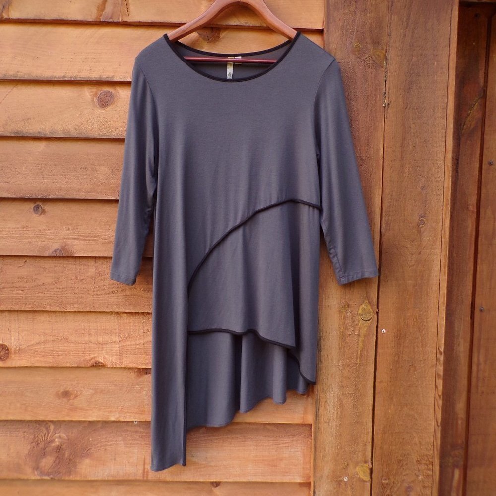 Comfy U.S.A. Women's Gray Tunic Top - size XS